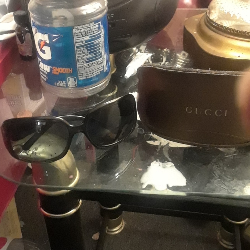 Authentic Gucci glasses (asking BEST offer)